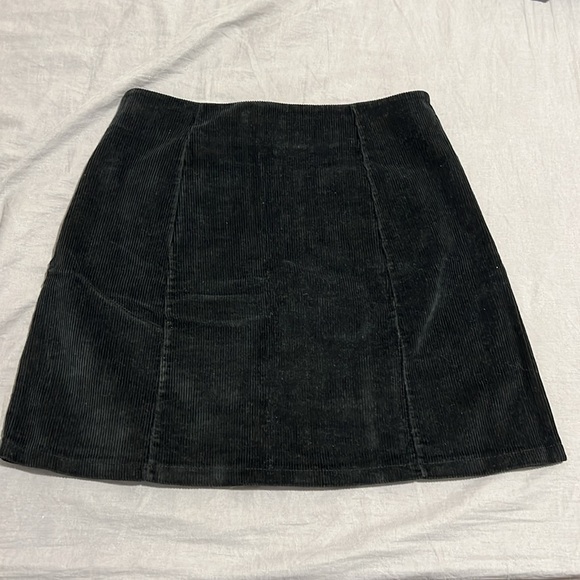 Brandy Melville Black Skirt with Front Zipper - Picture 2 of 3